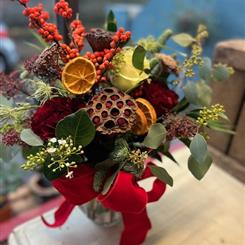 Christmas Flowers - A Vase of Christmas Beauty