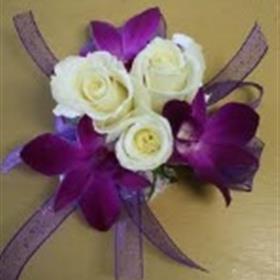 fwthumbth_whiteandpurplecorsage.jpg